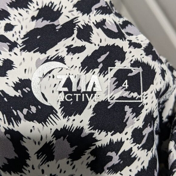 ZYIA | Snow Leopard Brilliant 7/8 Leggings - Picture 5 of 11